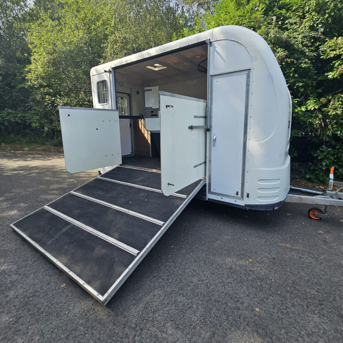 Equi-Trek Space Trek L horse box trailer in Devon - Image 4