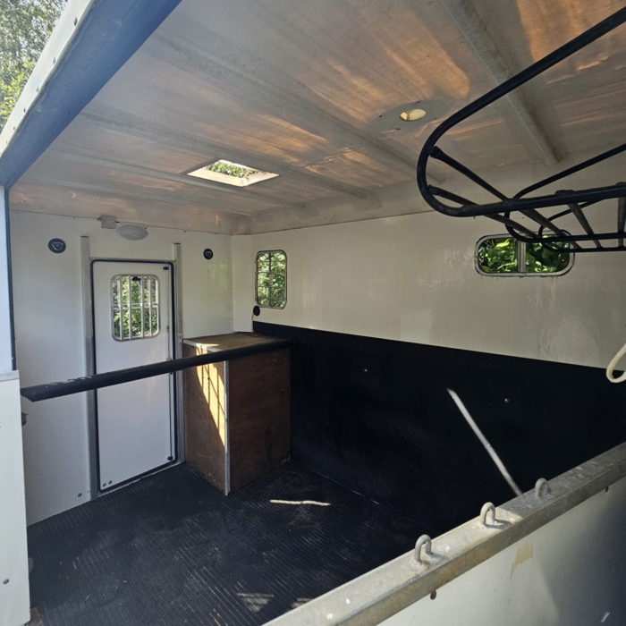 Equi-Trek Space Trek L horse box trailer in Devon - Image 7
