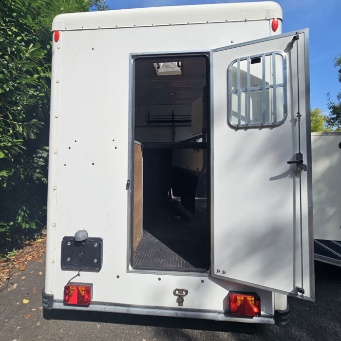 Equi-Trek Space Trek L horse box trailer in Devon - Image 8
