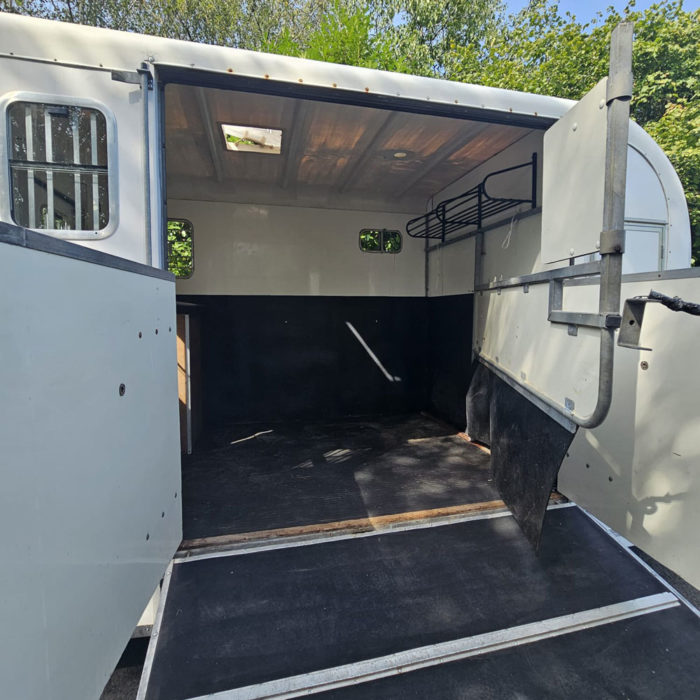 Equi-Trek Space Trek L horse box trailer in Devon - Image 9